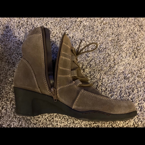 Aerosoles Size 6.5M suede brown wedge zip boot - Picture 3 of 5